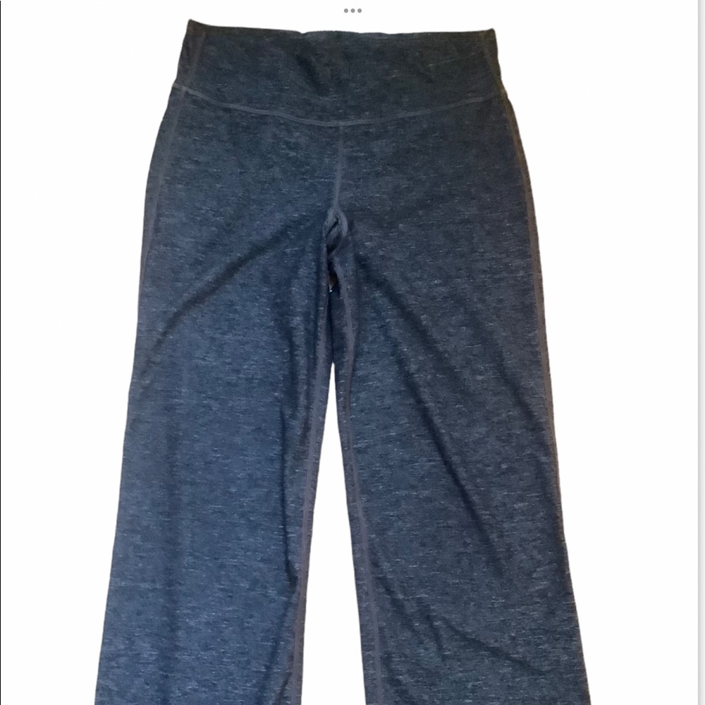 Lululemon hi rise herringbone pants boot leg back pocket with zipper . Size 6